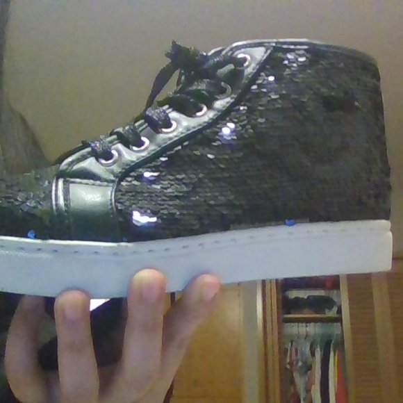 Shoes - Picture 2 of 4